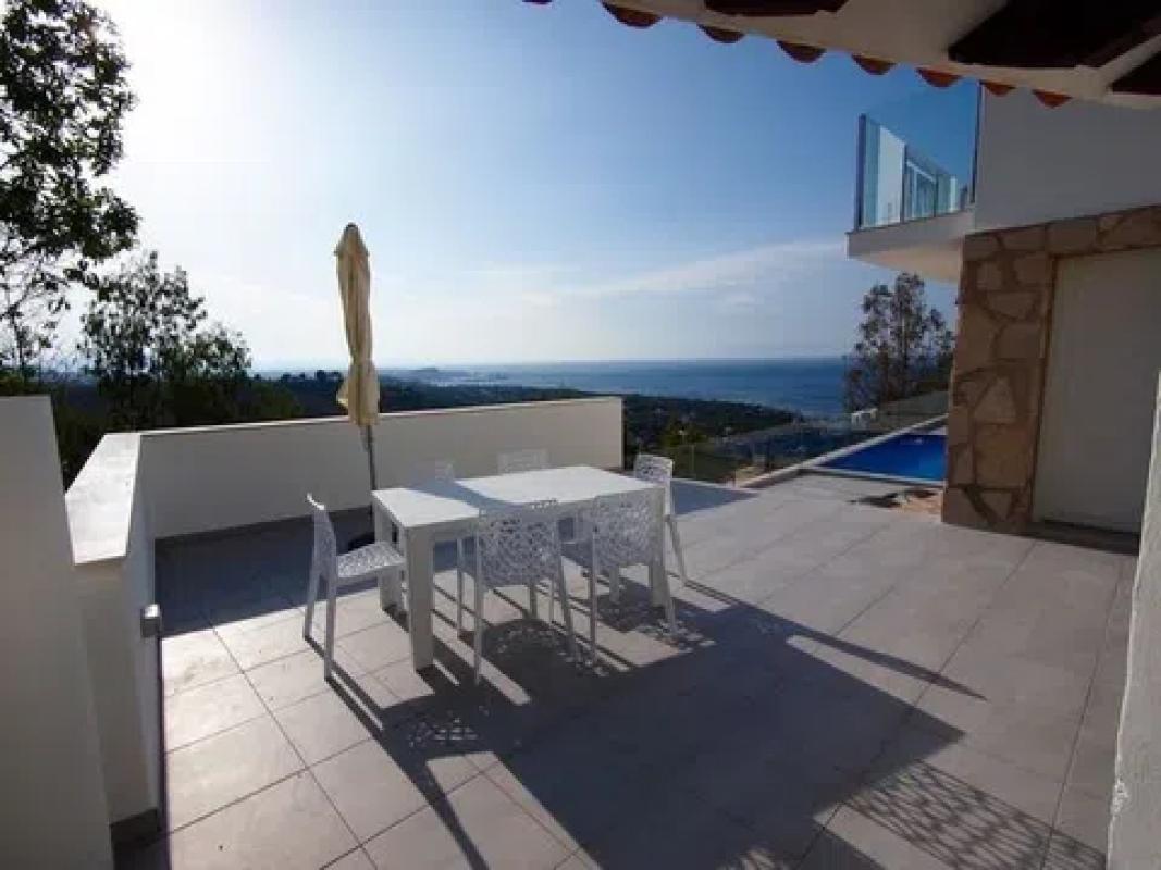 Sale of independent chalet in Calle Siri, Denia
photo 3
