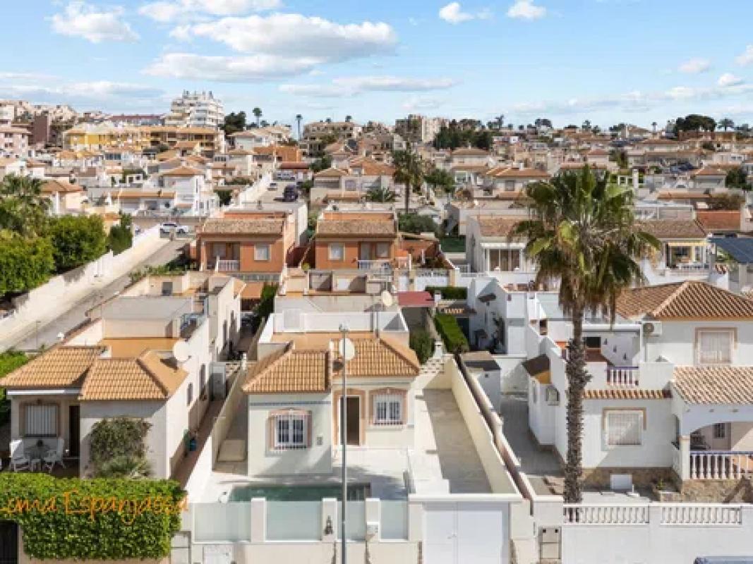 Properties for sale and rent in Spain photo 2