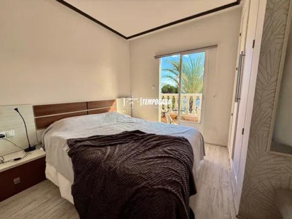 Chalet adosado en calle Islas Canarias photo 4