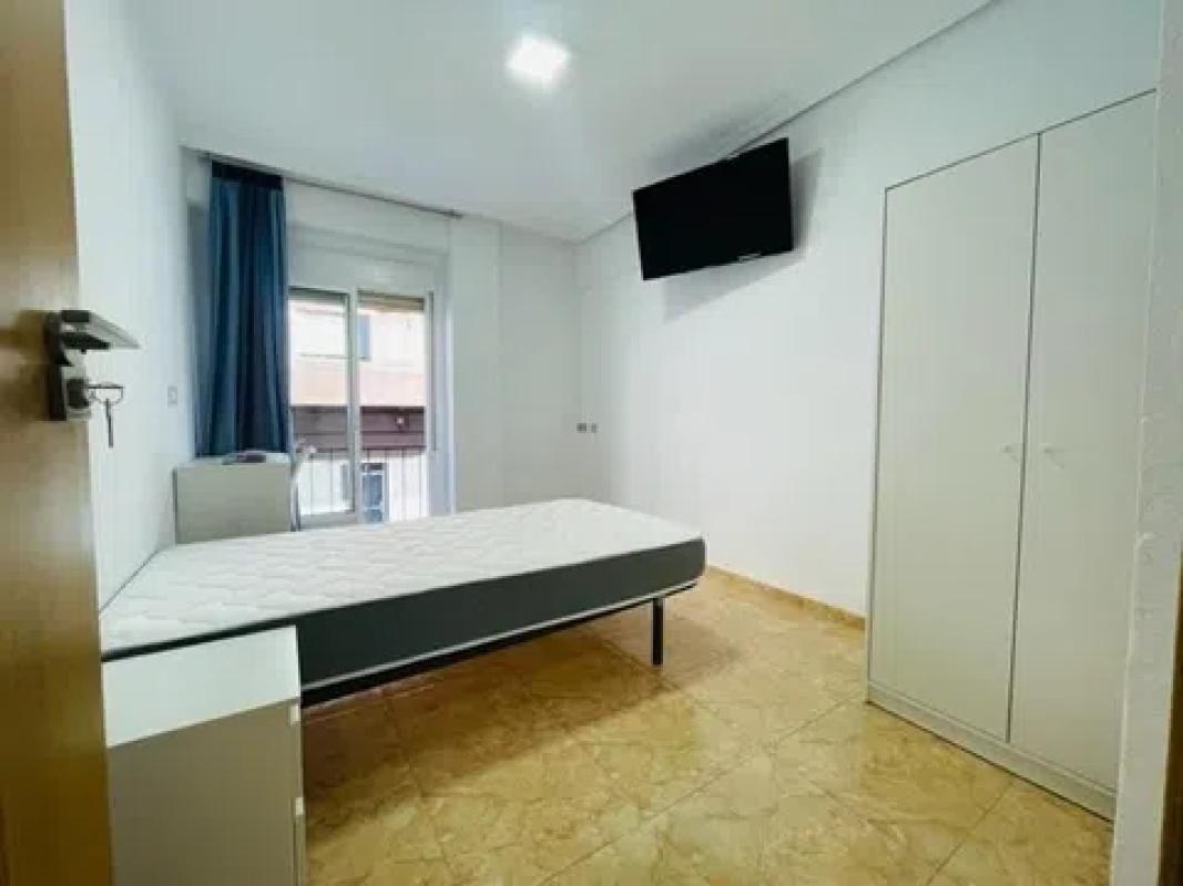 Venta de piso en Calle Antonio Mora Ferrández, Elche / Elx
photo 1