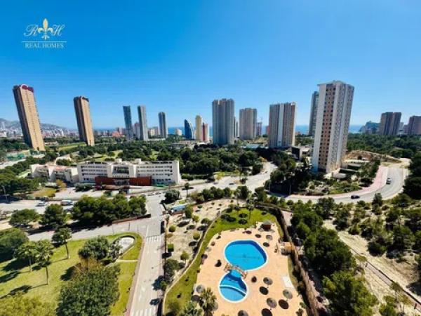 Apartment for sale in  Calle Presidente Adolfo Suárez, Benidorm photo 1