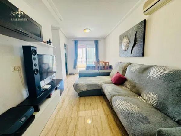 Apartment for sale in  Calle Presidente Adolfo Suárez, Benidorm photo 3