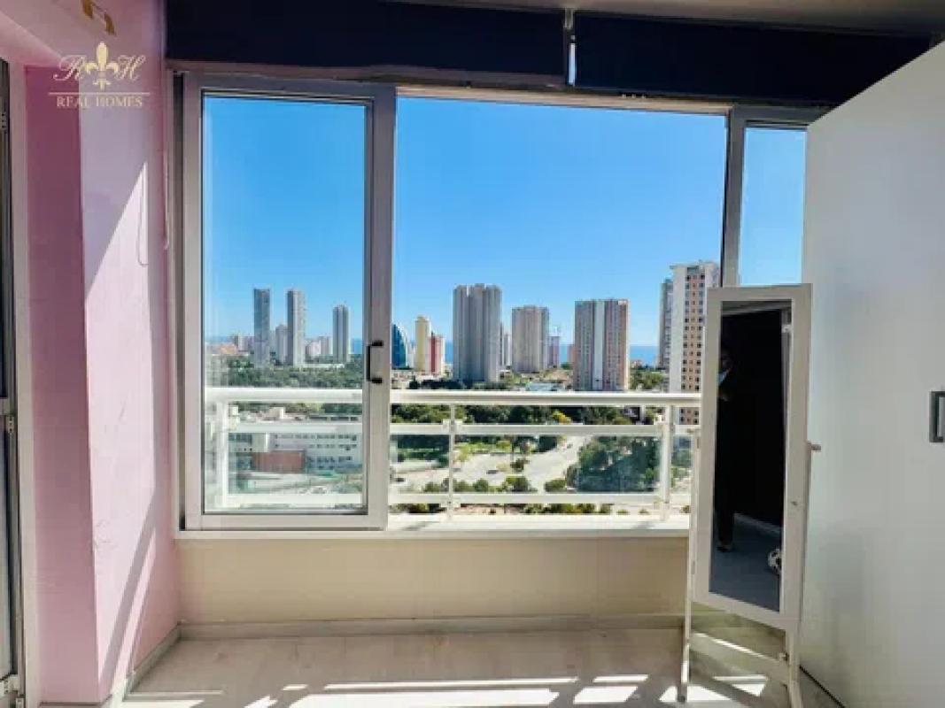 Sale of apartment in Calle Presidente Adolfo Suárez, Benidorm
 photo 4