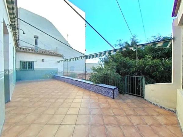 Chalet adosado en calle Colón photo 1