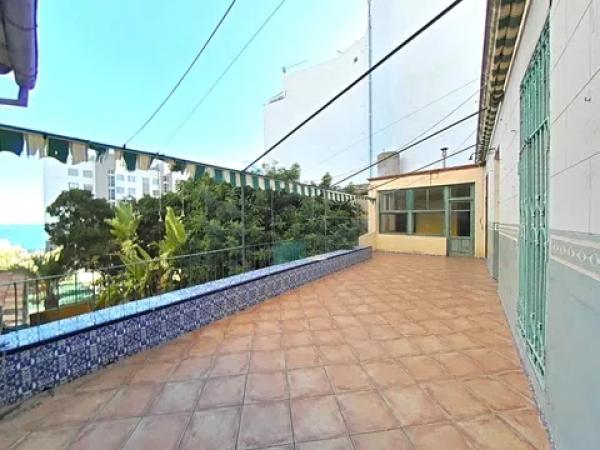 Chalet adosado en calle Colón thumbnail 1
