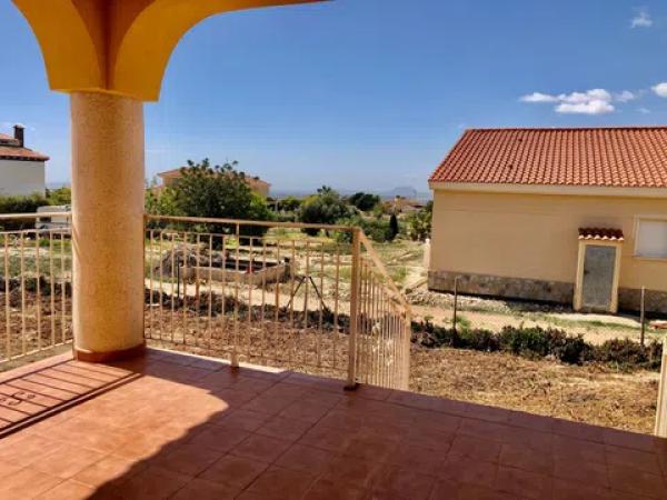 Casa independiente en calle Carrasqueta thumbnail 2