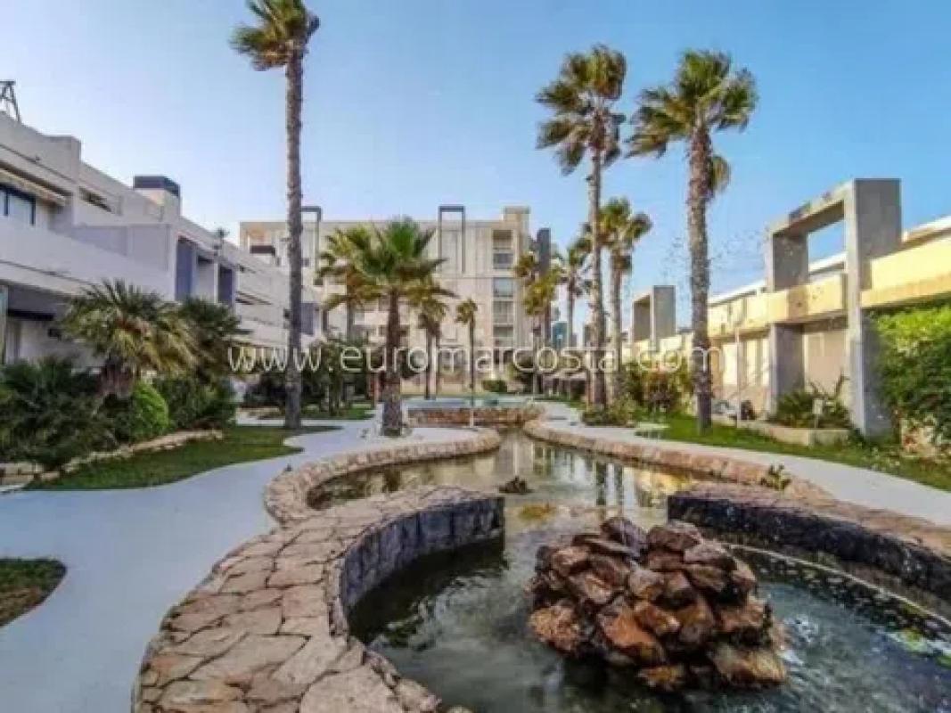 Venta de piso en Avenida de los españoles, Torrevieja
photo 2