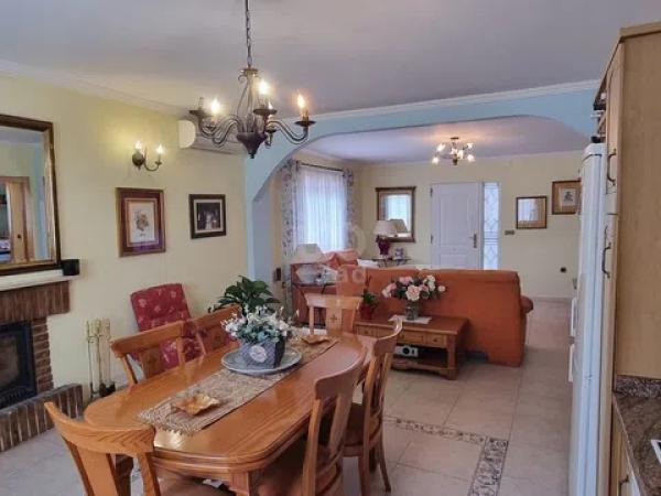 Independent chalet for sale in Sax, Sax thumbnail 3