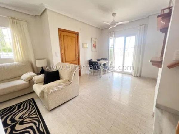 Chalet adosado en calle Higuera photo 4