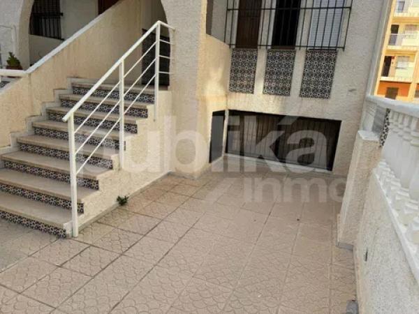 Chalet adosado en calle Benacantil thumbnail 1
