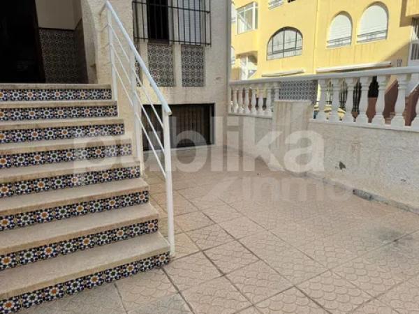 Chalet adosado en calle Benacantil thumbnail 2