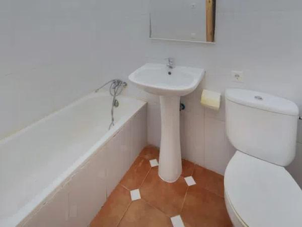 Chalet adosado en calle de las Rosas thumbnail 1