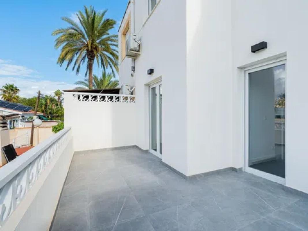 Продажа отдельного шале в Barrio El Molino, Торревьеха photo 2