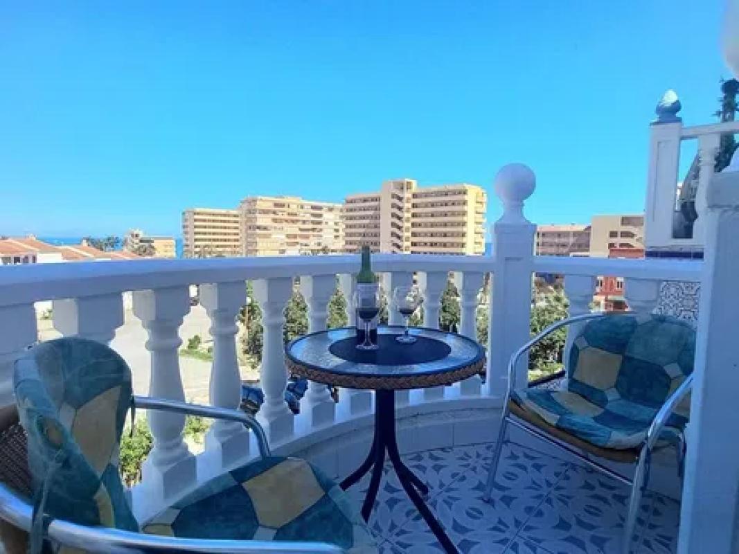 Sale of independent chalet in Barrio Cabo Cervera, Torrevieja
photo 1
