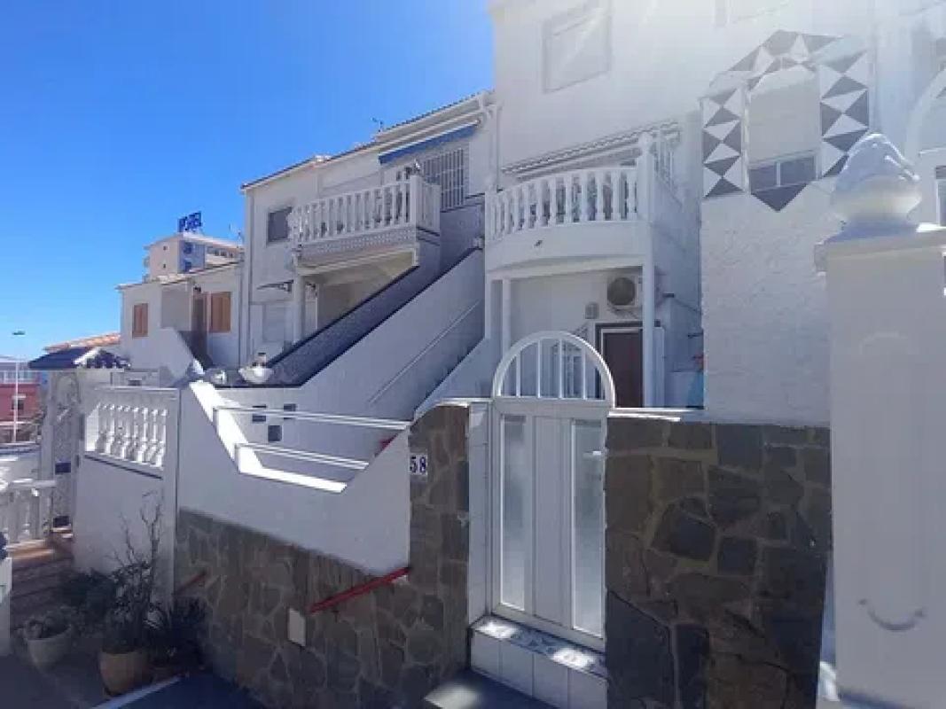 Sale of independent chalet in Barrio Cabo Cervera, Torrevieja
photo 2