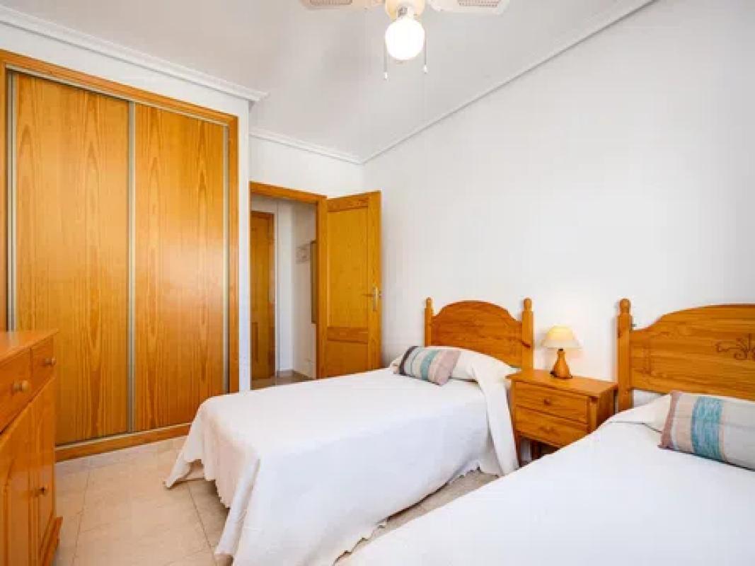 Venta de piso en Calle Maldonado, 51, Torrevieja
 photo 3
