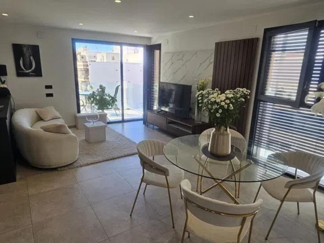 Sale of apartment in Calle Ramón Gallud, Torrevieja
photo 2