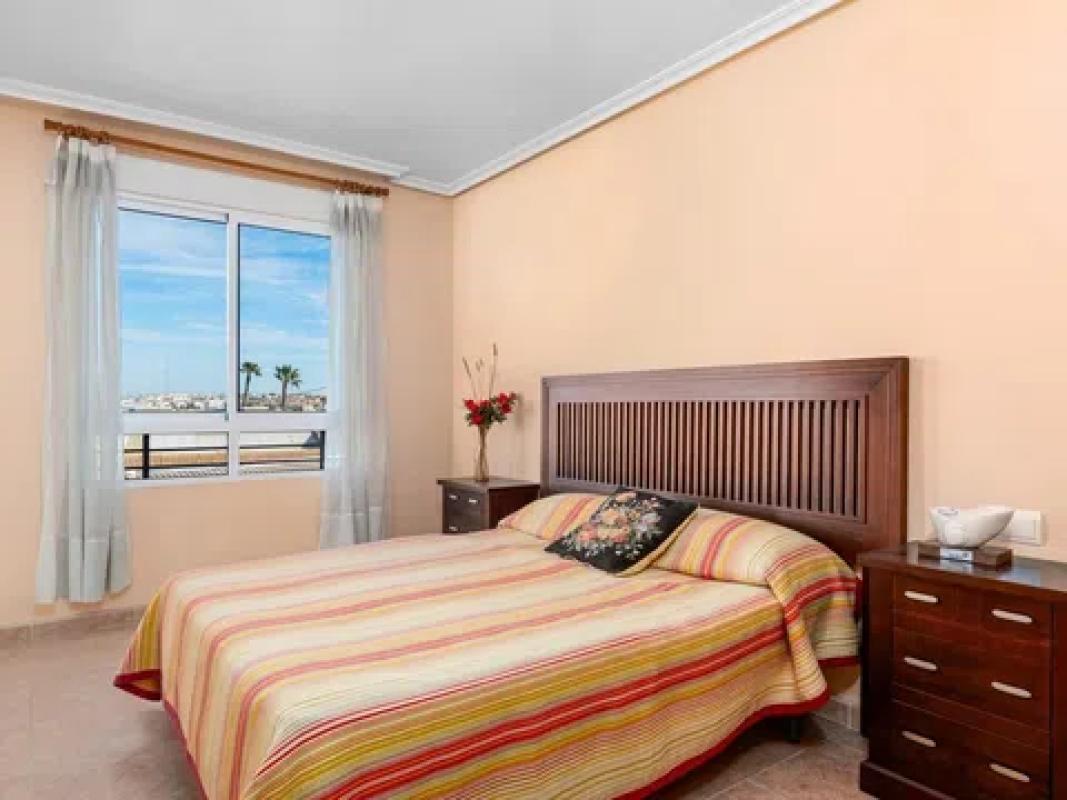 Venta de piso en Calle Caballero de Rodas, Torrevieja
 photo 3
