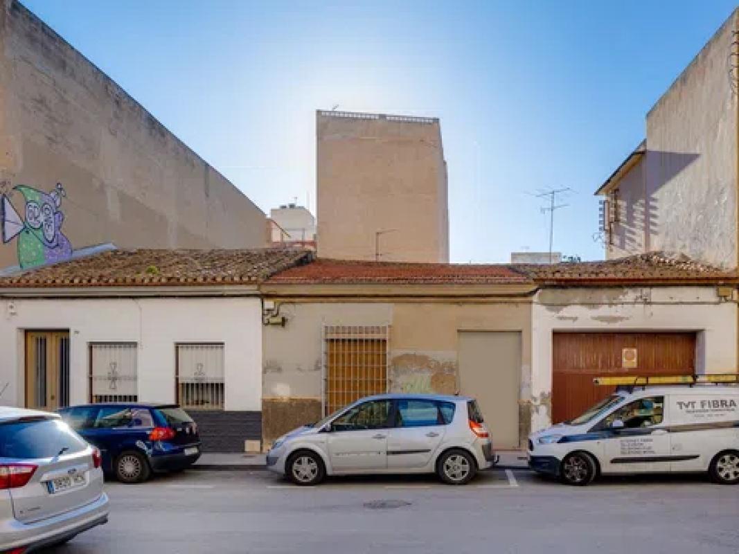 Terreno en venta en Torrevieja, Alicante photo 1