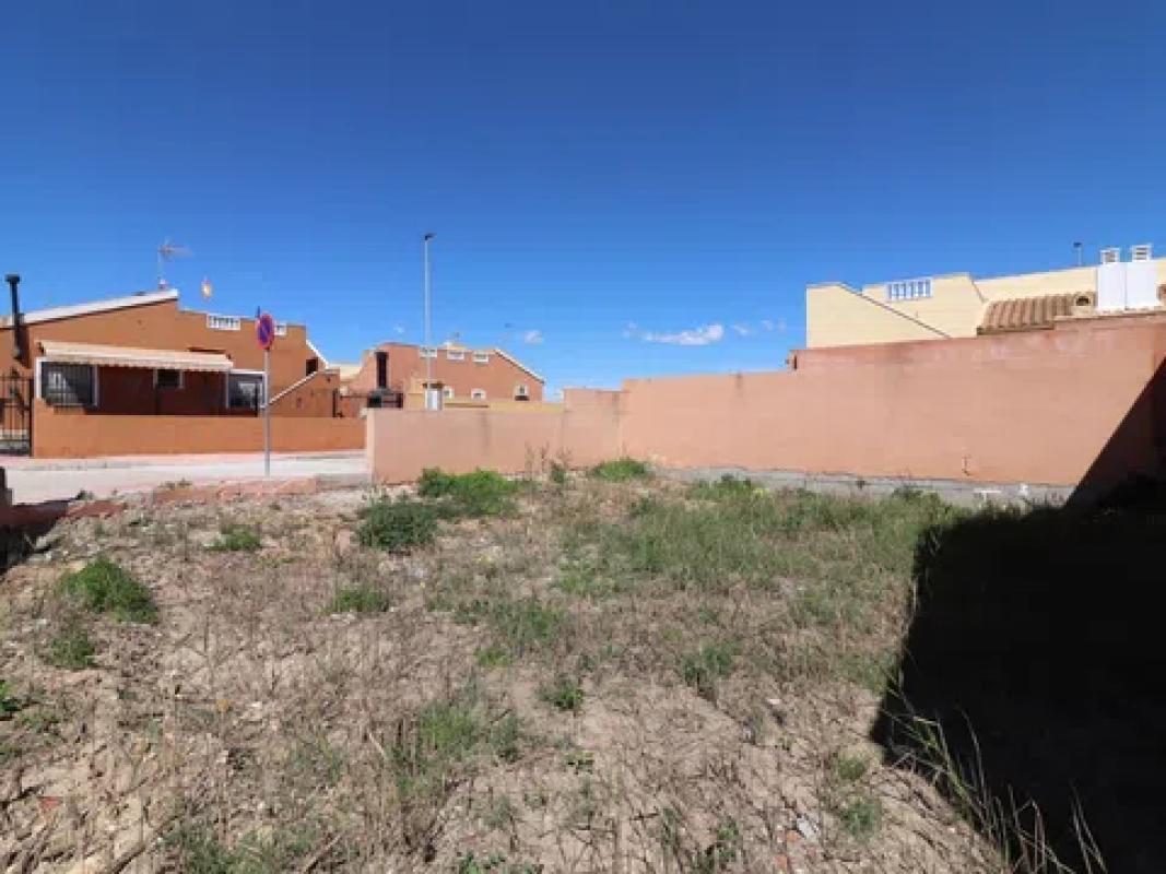 Terreno en venta en Daya Nueva, Alicante photo 2