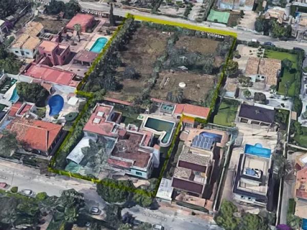 Terreno en calle la Marina thumbnail 1