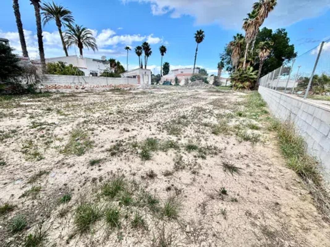 Terreno en venta en Alicante / Alacant, Alicante photo 1