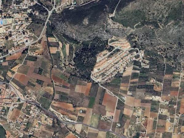 Terreno en Urbanización la Almazara photo 2