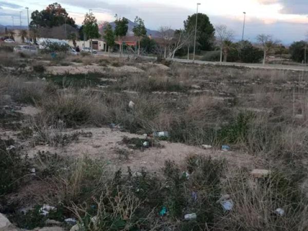 Terreno en calle Salvador i Vicente Pérez Lledó s/n thumbnail 1