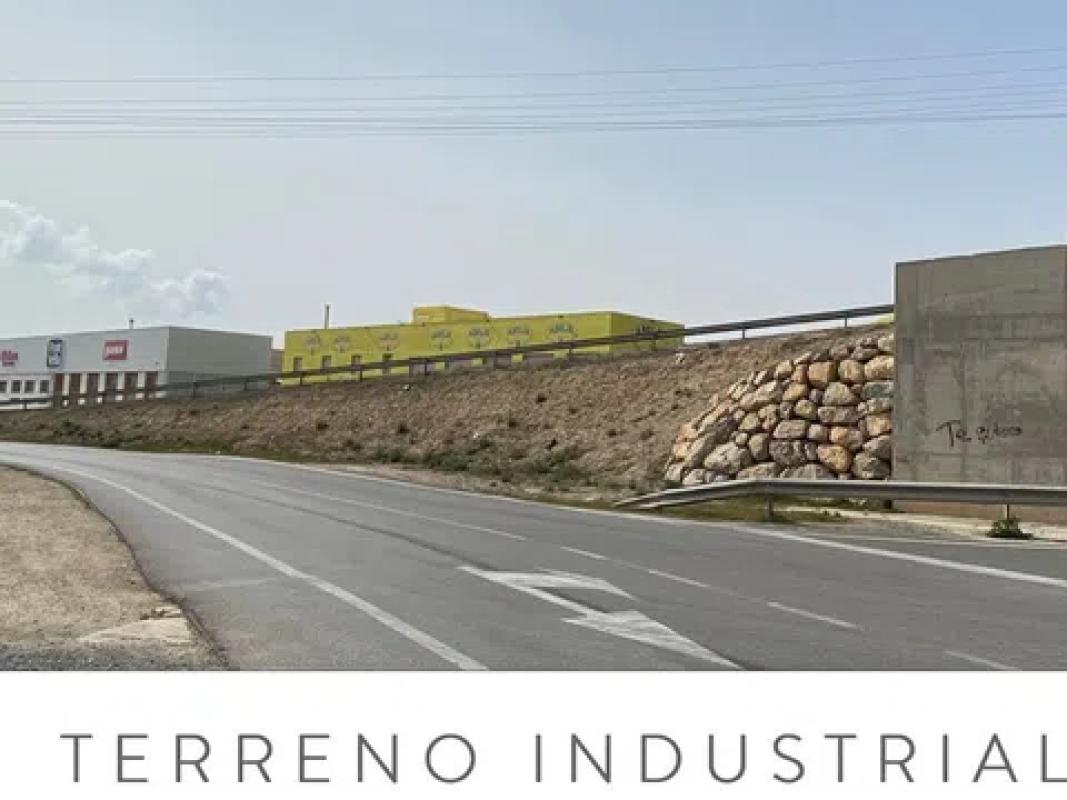 Terreno en venta en Alicante / Alacant, Alicante photo 1