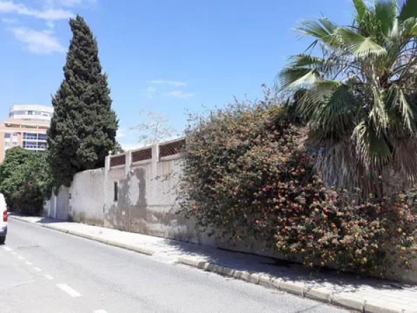 Terreno en calle Escultor Montañés photo 1