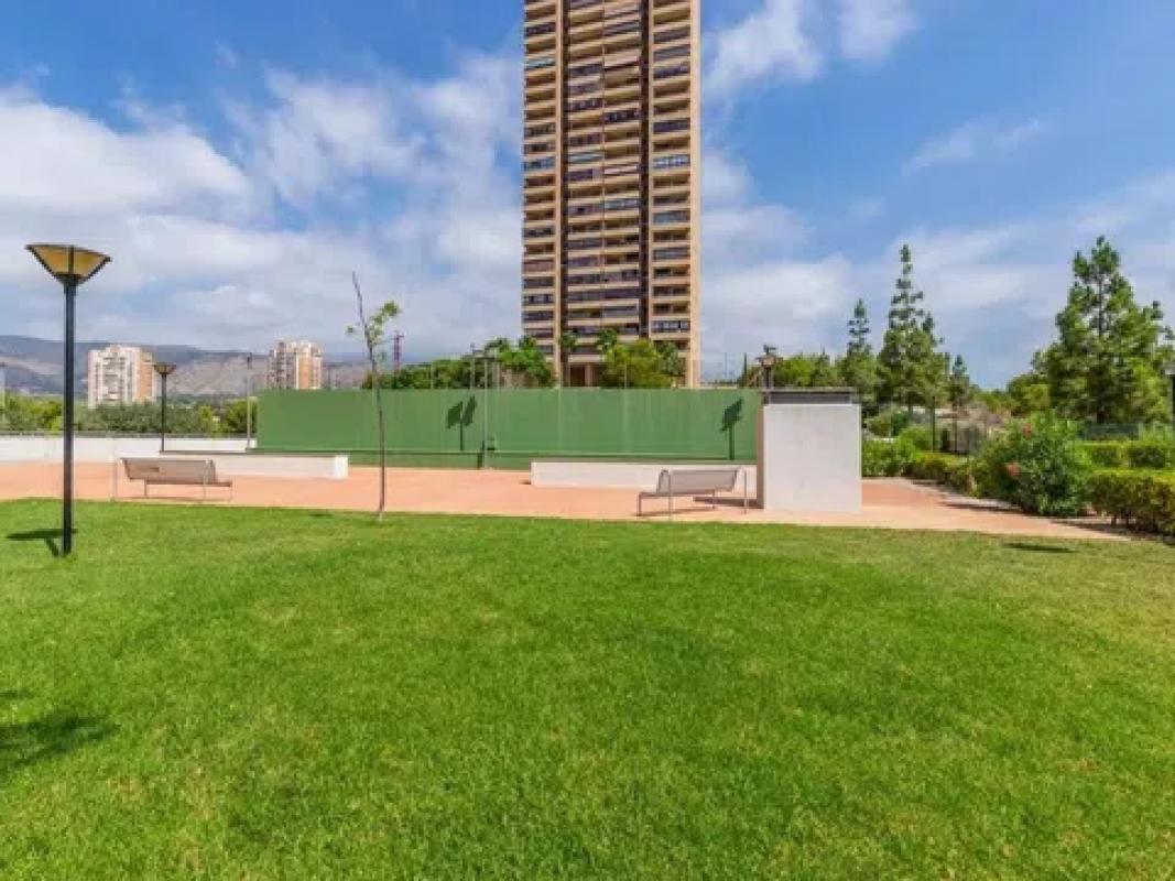 Sale of apartment in Calle Presidente Adolfo Suárez, Benidorm
 photo 3