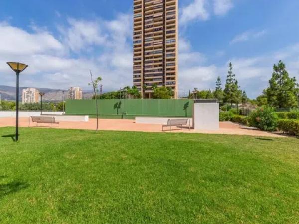 Apartment for sale in  Calle Presidente Adolfo Suárez, Benidorm photo 3