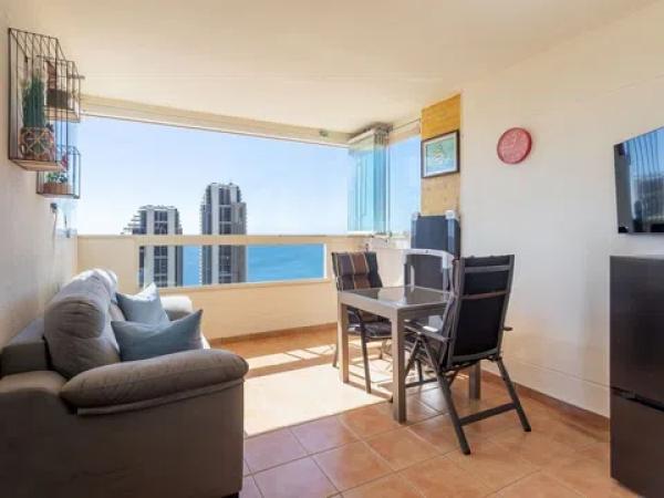 Apartment for sale in  Calle Presidente Adolfo Suárez, Benidorm photo 2