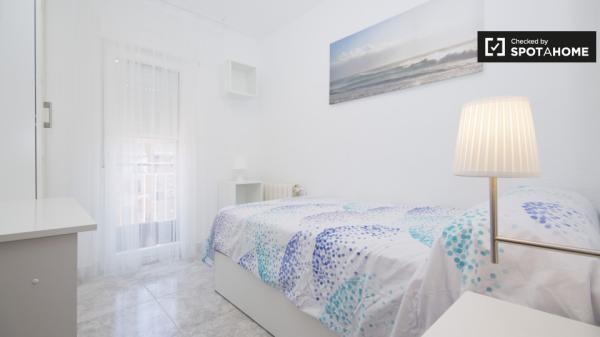 Habitación luminosa en apartamento de 3 dormitorios en Getafe, Madrid photo 1