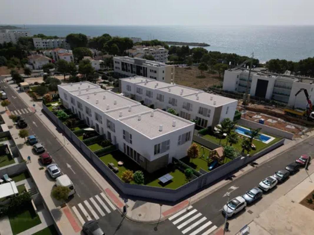 Venta de chalet adosado en  Dels Murs, 8 , Alcossebre photo 2