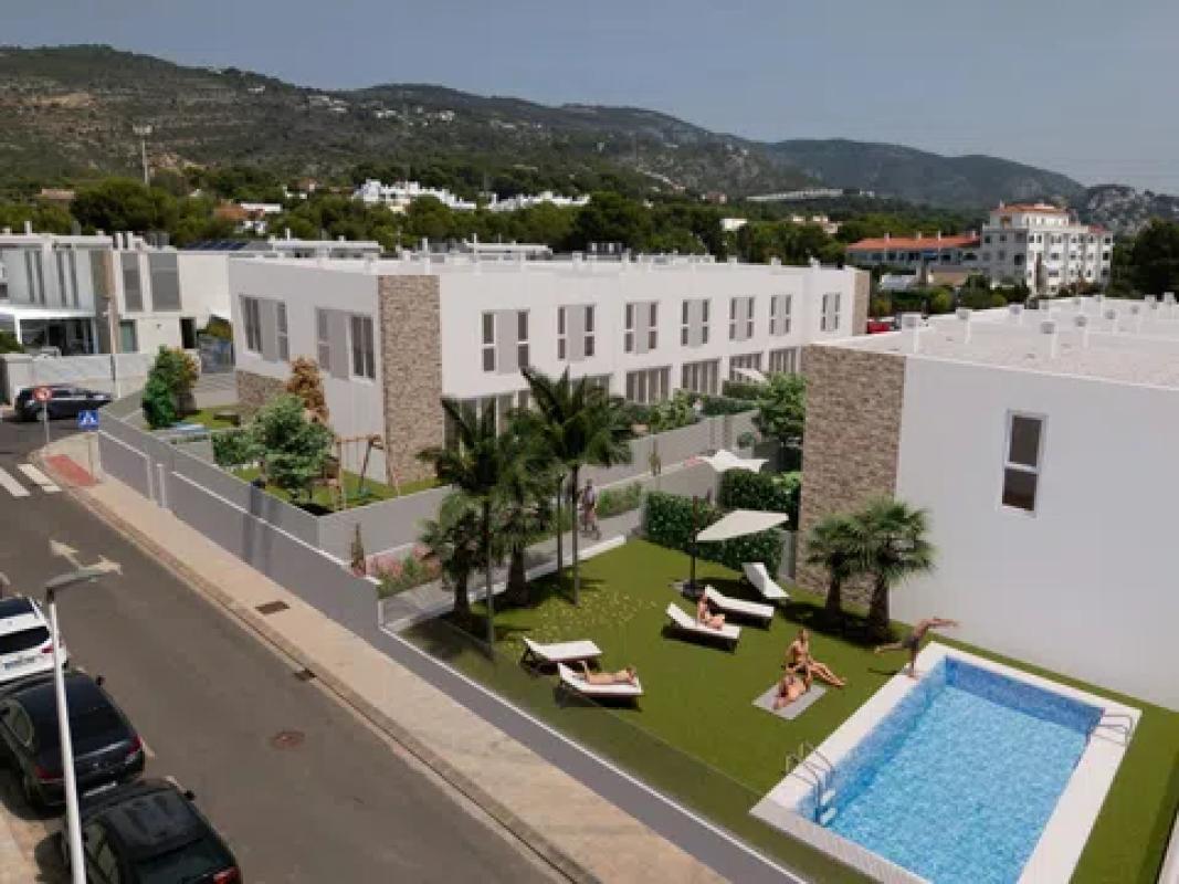 Venta de chalet adosado en  Dels Murs, 8 , Alcossebre photo 3