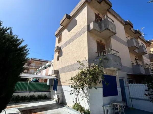 Casa independiente en avenida Albacete thumbnail 1