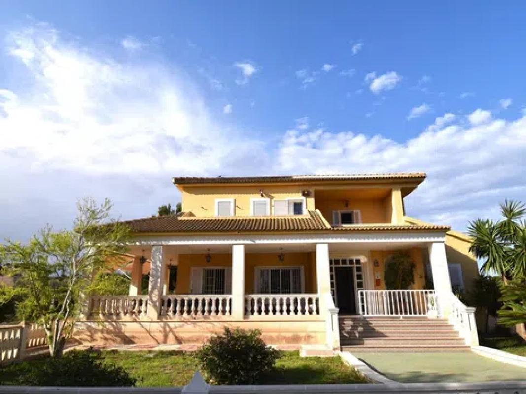 Properties for sale and rent in Spain photo 2