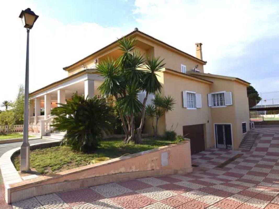 Properties for sale and rent in Spain photo 5