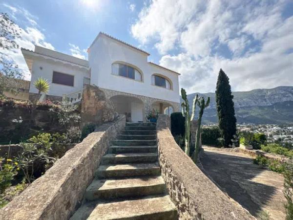 Chalet independiente en venta en Les Rotes/Las Rotas, Denia photo 1