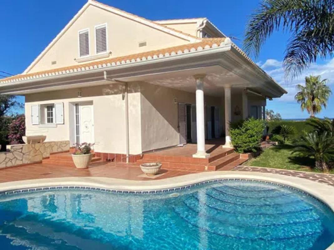 Propiedades en venta y alquiler en España photo 1