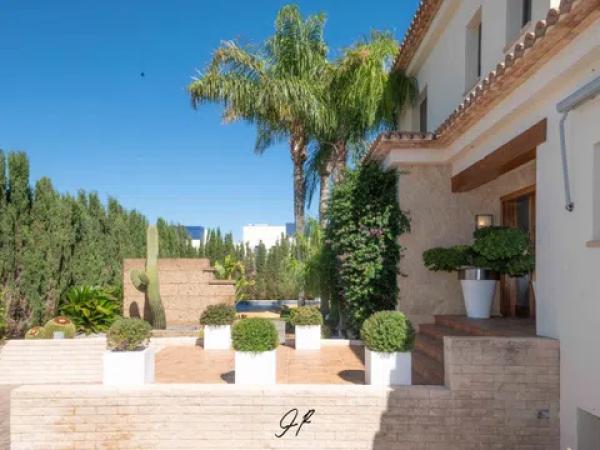 Detached villa for sale in El Montgó, Denia thumbnail 1