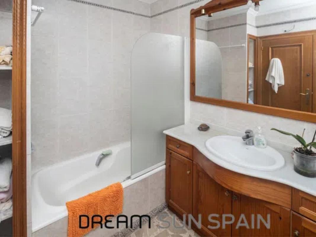 Propiedades en venta y alquiler en España photo 1