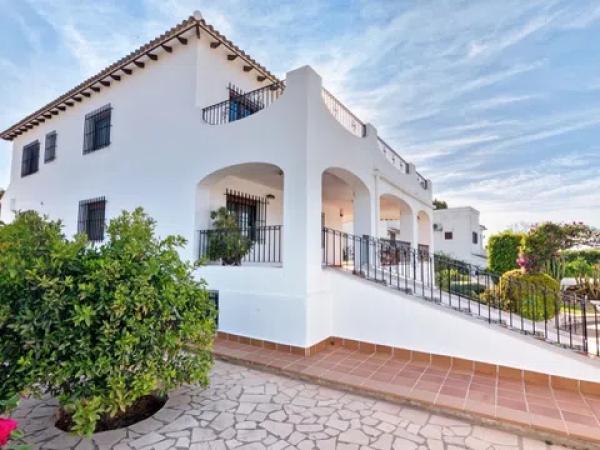 Casa independiente en calle Tulipá thumbnail 2