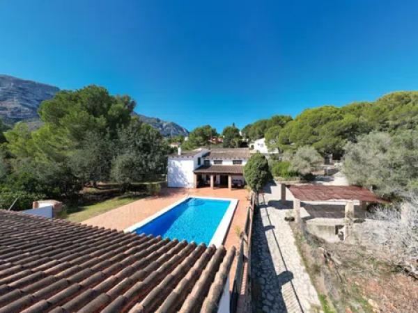 Chalet independiente en venta en El Montgó, Denia photo 1
