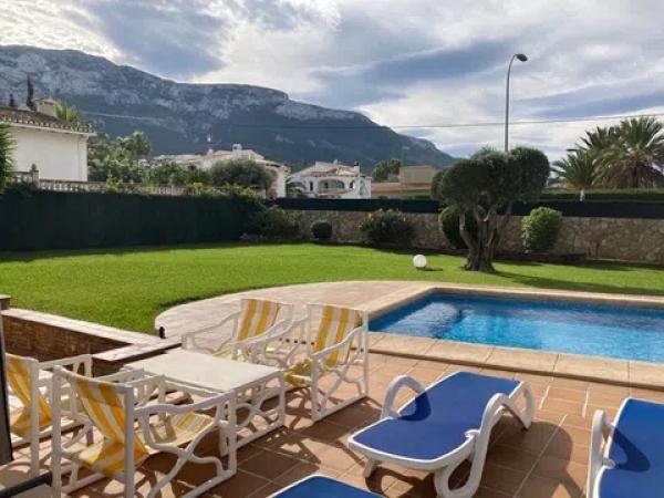 Chalet independiente en venta en El Montgó, Denia thumbnail 2
