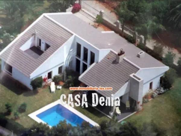 Casa independiente en calle Jacint photo 1
