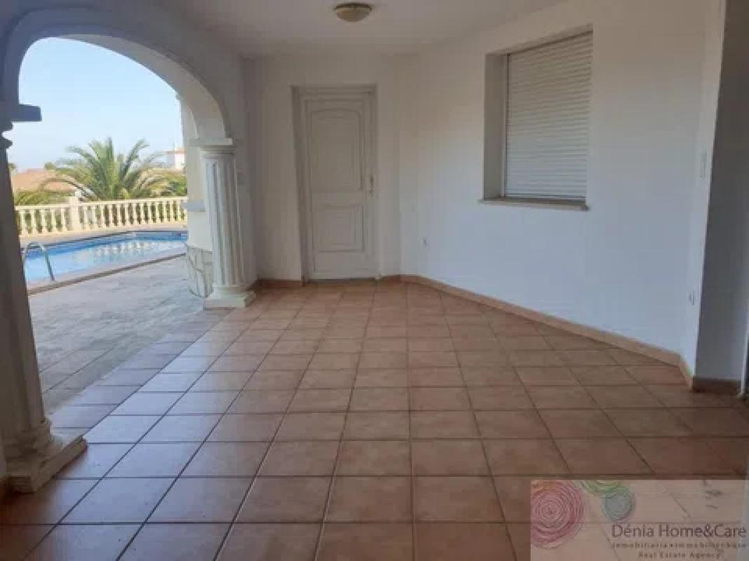 Properties for sale and rent in Spain photo 2