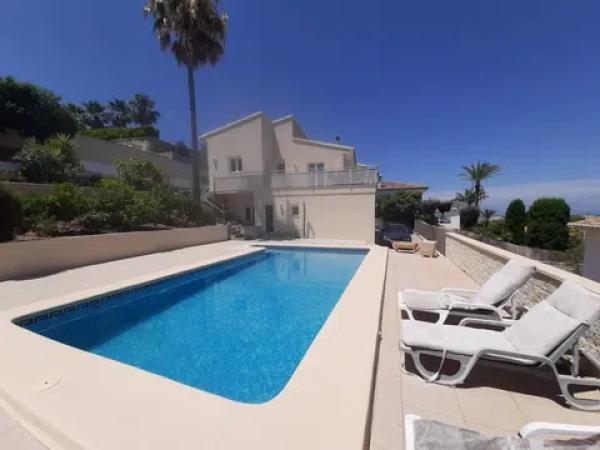 Chalet independiente en venta en El Montgó, Denia thumbnail 1