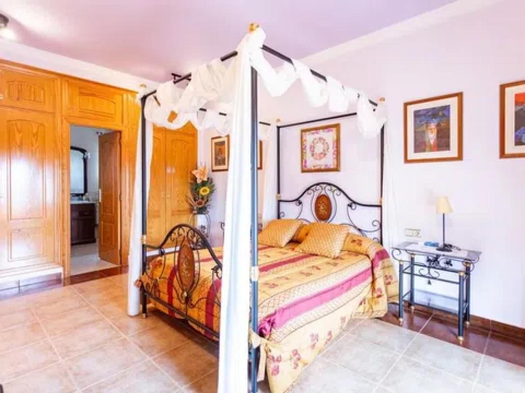 Propiedades en venta y alquiler en España photo 5